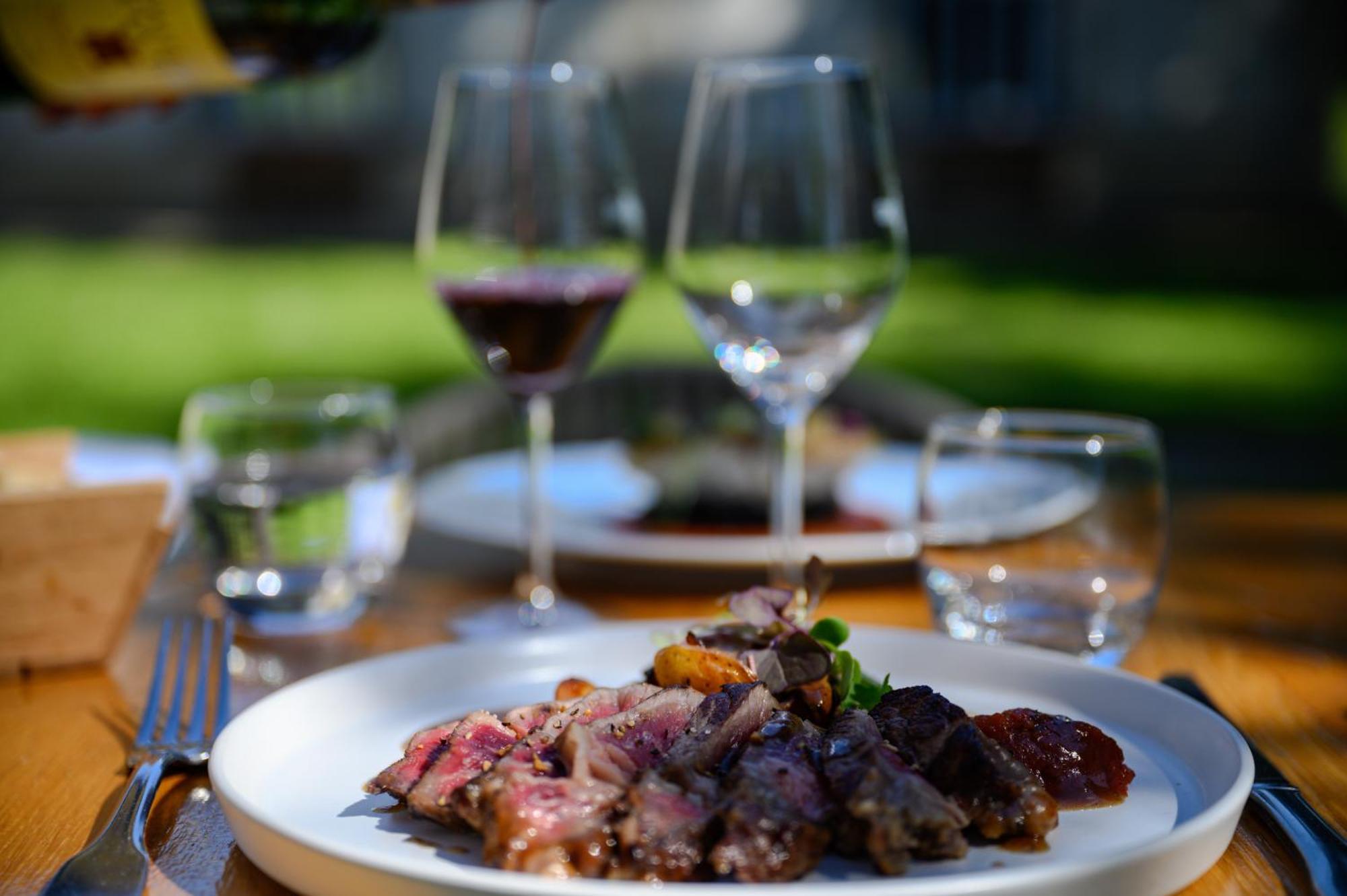 Pey La Tour - Logis Hotels & Restaurant Salleboeuf Екстер'єр фото