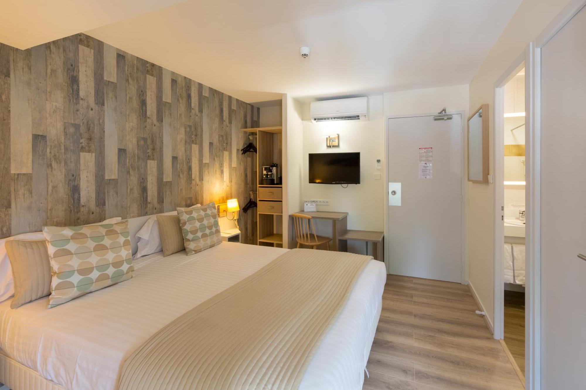 Pey La Tour - Logis Hotels & Restaurant Salleboeuf Екстер'єр фото