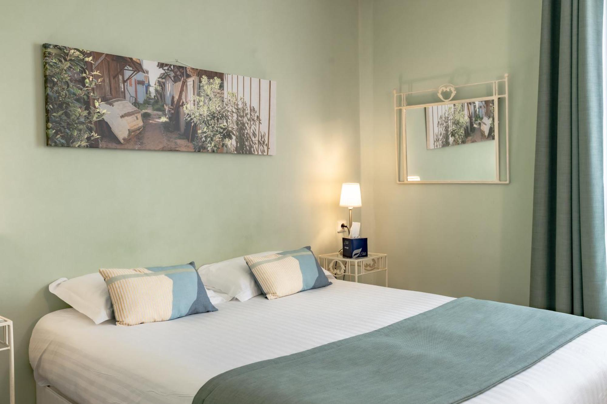 Pey La Tour - Logis Hotels & Restaurant Salleboeuf Екстер'єр фото